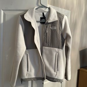 Light grey and white north face jacket size: XS